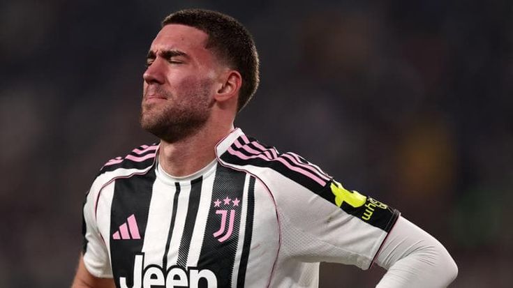 Juventus, Vlahovic operato a Londra: starà fuori quattro mesi. Intervento ok anche per Gatti