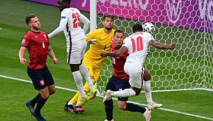 Europei, Repubblica Ceca-Inghilterra 0-1: Sterling firma il primato nel girone
