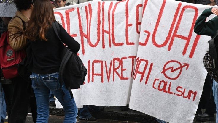 Firenze, lettera dei genitori del Miche alla preside: “Ritiri le denunce ai tre ragazzi, torniamo a un dialogo sereno”