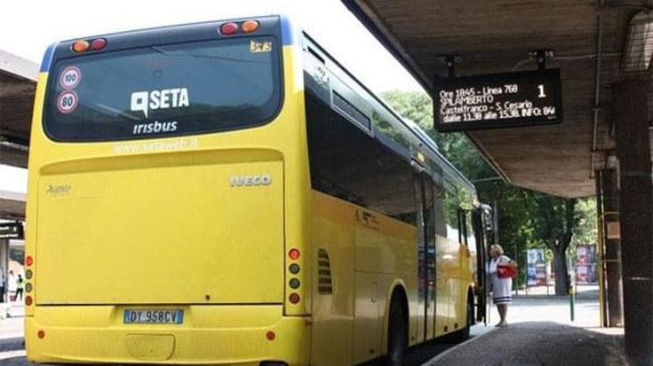 A Modena mancano gli autisti dei bus: accordo col consolato per farli arrivare dalle Filippine