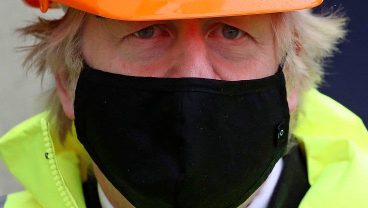Vaccini per l'Australia, a Johnson non piace la mossa di Draghi: "Limitare le esportazioni mette a rischio la lotta al virus"