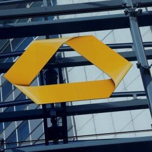 Commerzbank soffre nonostante la trimestrale in crescita