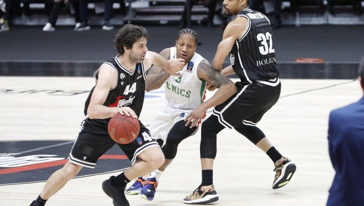 Basket, doppia delusione Virtus Bologna: fuori dalla finale di Eurocup, sfuma anche l'Eurolega
