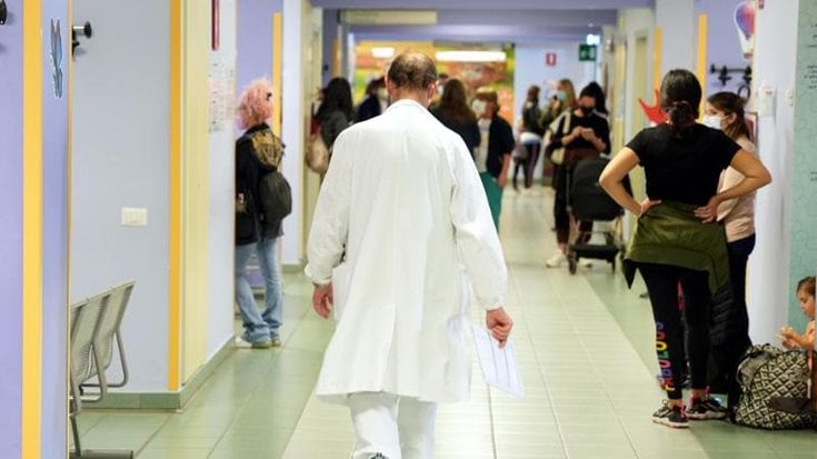 Sdraiato su un letto al pronto soccorso ho visto il lato bello della sanità pubblica