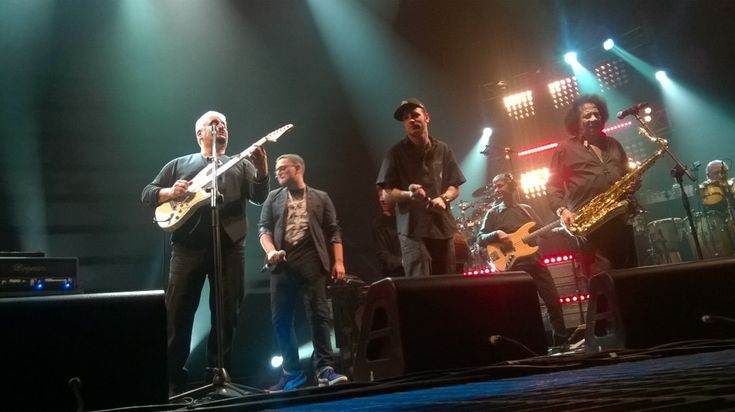 Il trionfo dei "neri a met&agrave;", Pino Daniele &amp; Friends al Palapartenope