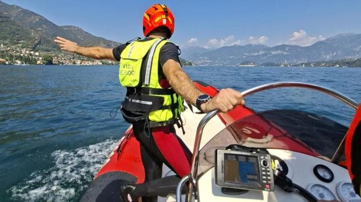 Turista di 21 anni si tuffa sotto gli occhi della fidanzata nel lago di Como e non riemerge più