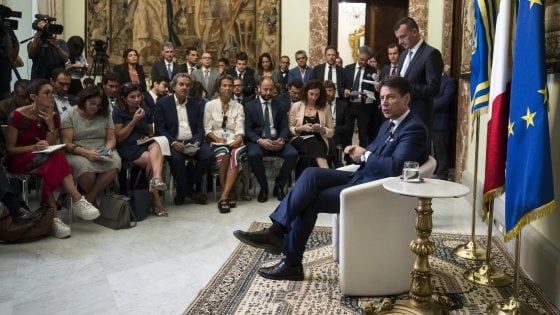 Governo, Conte: "Foa adeguato a presidenza". "Sulla Tav deciderà cdm". "Mediterraneo non è più cimitero"