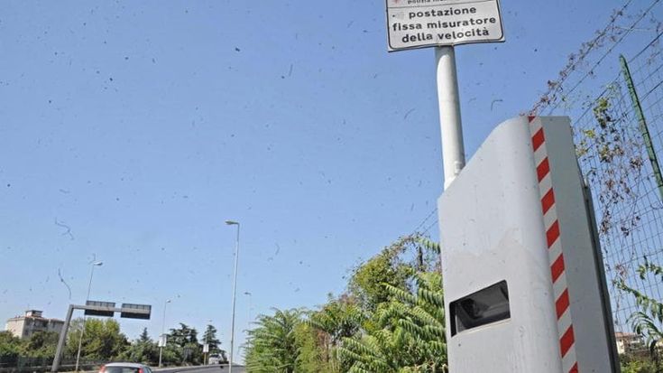 Autovelox, meno multe. Le sanzioni nel 2023 calano di 130 mila rispetto all’anno prima
