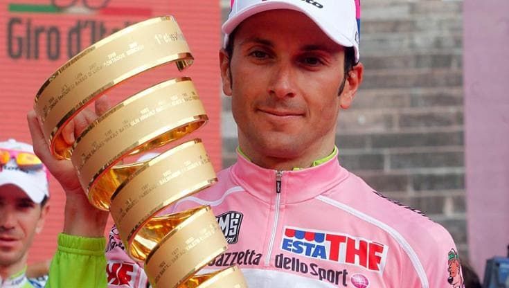Il ciclista Ivan Basso: “Anche io firmo per aumentare di 5 euro il prezzo delle sigarette”