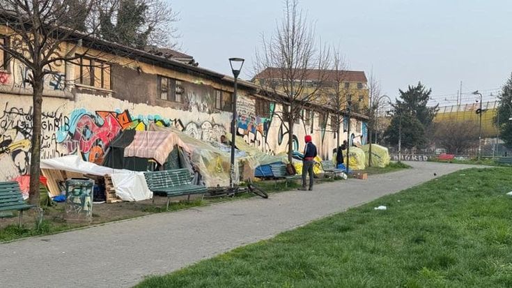 Sgomberata baraccopoli in zona stazione Centrale: allontanate 41 persone