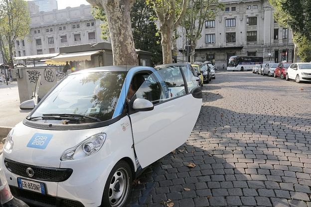 Auto, case, parcheggi: ecco le dieci cose più condivise al mondo
