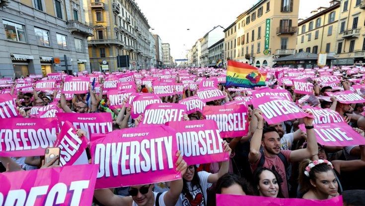 Milano Pride 2021, due piazze per i diritti: la manifestazione torna in presenza