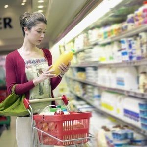 Istat, cala la fiducia delle imprese ma sale tra i consumatori