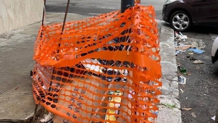 Palermo, una mini discarica a due passi da via Libertà