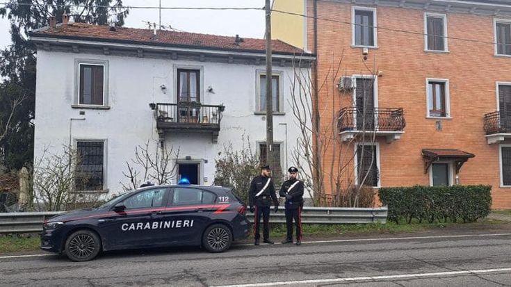 Omicidio a Rozzano, uccide a coltellate l’amico con cui vive e chiama il 118: arrestato. Debiti non pagati all’origine della lite