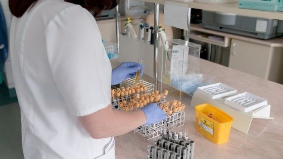 Tumore del colon, se tre mesi di chemioterapia valgono quanto sei