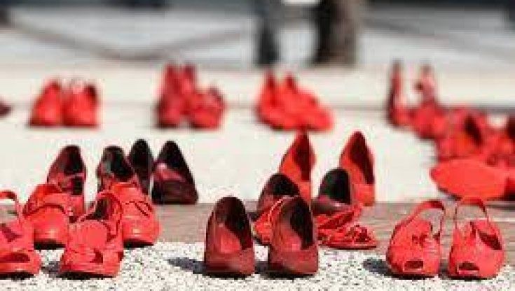 Dibattiti, film e le panchine rosse contro la violenza sulle donne