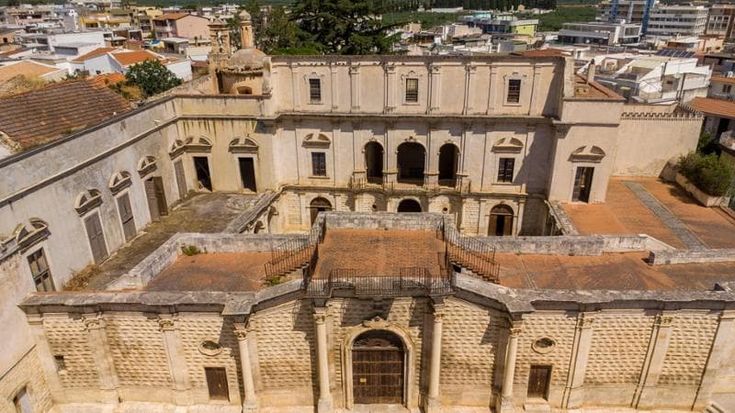 Palazzo Baronale a Bitetto in vendita a 3,4 milioni: la dimora del ’700 affidata a Sotheby’s