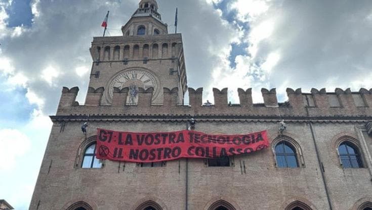 Protestarono contro il G7 della tecnologia a Bologna, il Tar: “Illegittimi i fogli di via”