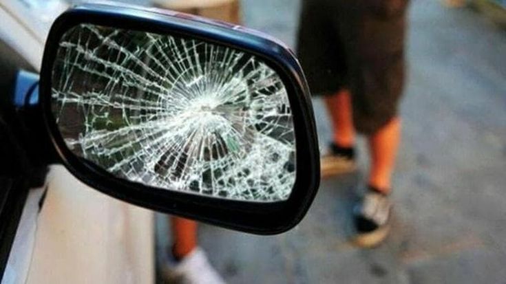Truffa dello specchietto, raffica di casi a Torino: come funziona la nuova tecnica