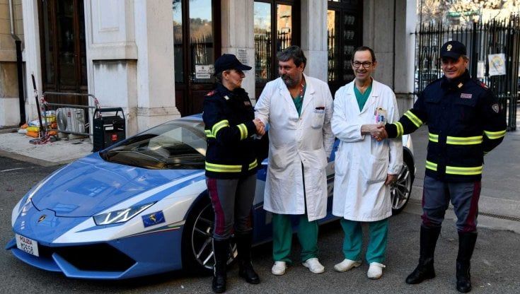 Il rene da trapiantare sfreccia sulla Lamborghini della polizia dall'Aquila a Torino 