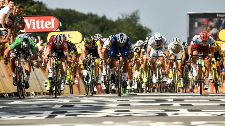 Gli sprint del famelico Gaviria nel Tour senza pace di Sky