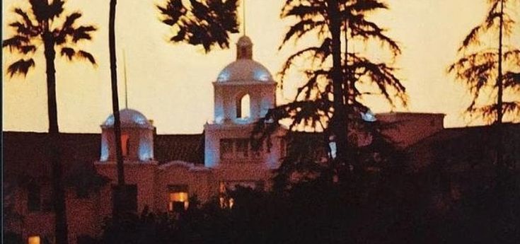 Eagles, quell'hotel che gioca con 'Hotel California' è un falso: la band fa causa