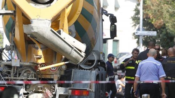 Brescia, donna in bicicletta uccisa da una betoniera