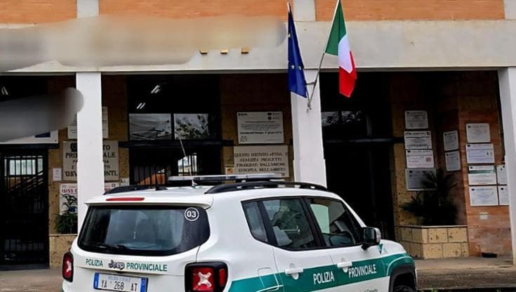 Caserta, alloggi scolastici occupati abusivamente, blitz della Polizia Provinciale: undici denunce