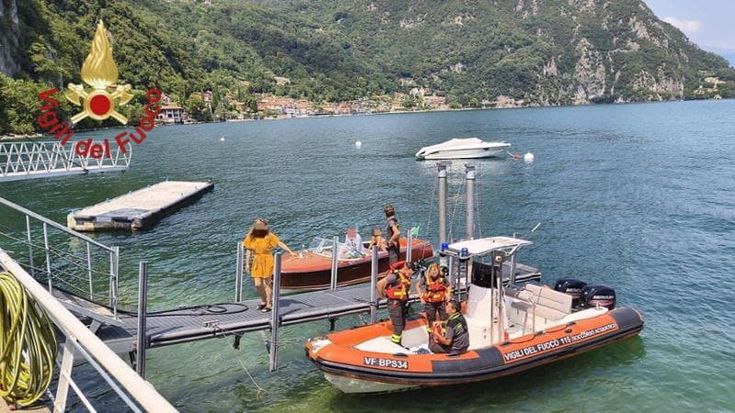 Si tuffa nel lago di Como per aiutare il figlio in difficoltà e non riemerge: turista disperso