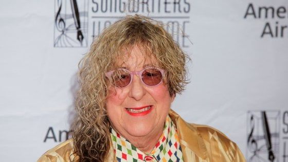 È morta Allee Willis, l'autrice della sigla di 'Friends'