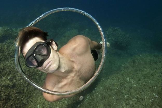 Le bolle diventano cerchi: l'allenamento magico del campione d'apnea