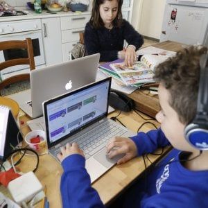 Coronavirus, la scuola interrotta: un quinto degli studenti in Piemonte senza Internet