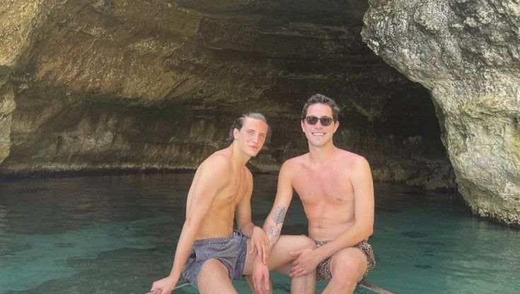 Tommaso Zorzi stregato dalla Puglia, anche il vincitore del Grande fratello vip è in vacanza nel Salento  