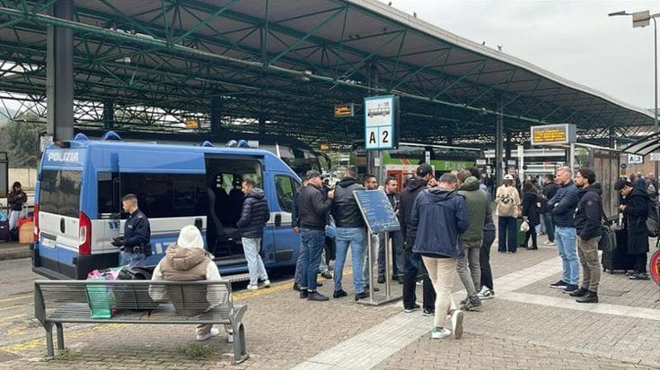 Sgomberi e perquisizioni in cerca di armi e droga: maxi operazione tra San Siro e Lampugnano