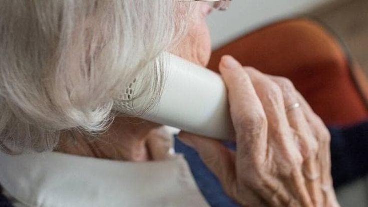 Truffe agli anziani, il racconto di nonna Elisa: “Così ho capito che mi volevano imbrogliare e che non era mio nipote”