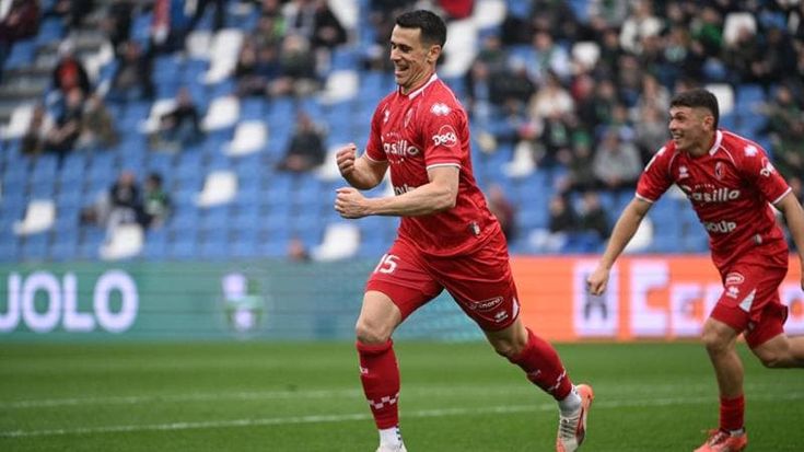 Il Bari sfiora l’impresa a Sassuolo. Gol di Lasagna, poi l’1-1 della capolista: 4° posto a 6 punti
