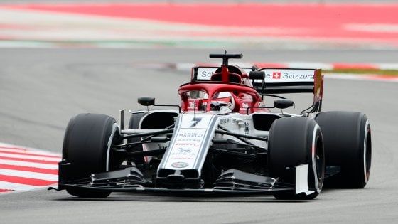 F1, test Montmelò: Kvyat il più veloce davanti a Raikkone, quarto Vettel