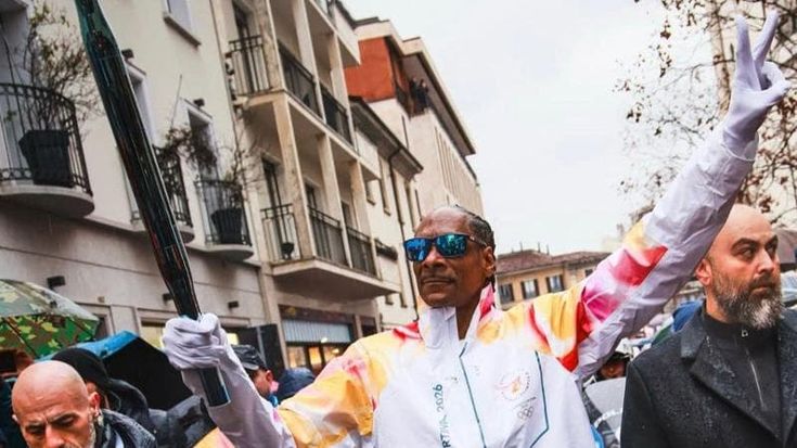 Snoop Dogg accende a sorpresa Gallarate: il rapper americano tedoforo per la 59ª tappa olimpica