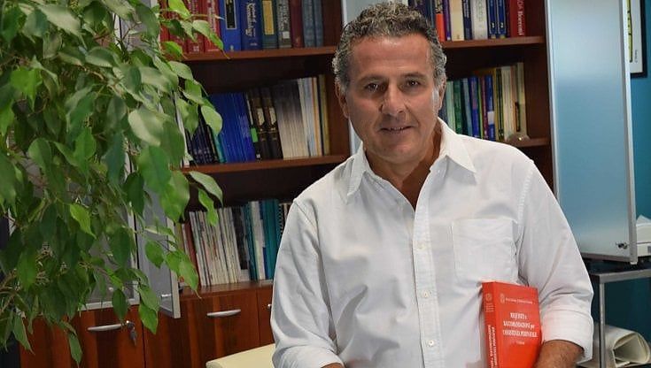 Il pediatra Laforgia: "Ai bimbi positivi non date antibiotici, ma chiamate il medico. Vaccinate e vaccinatevi"