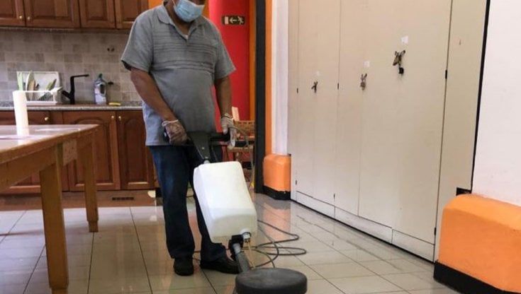 Dipendenti indiani si iscrivono al sindacato, la ditta li minaccia: "Andatevene o vi spezziamo le gambe. Non camminate più"