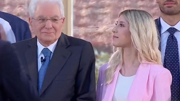 Liceale di Tor Bella Monaca incontra Mattarella: “Ero tesa, ma il Presidente trasmette tranquillità”