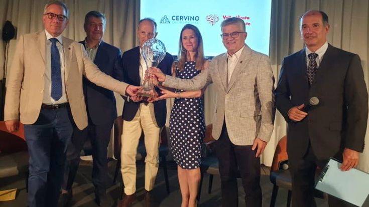 Coppa del mondo di sci, la pista collega Svizzera e Italia. “Prima tappa transfrontaliera della storia, successo della Valle d’Aosta”