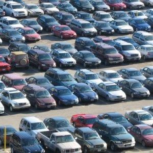 Prestiti in aumento per auto, moto e viaggi: così gli italiani aggirano la crisi