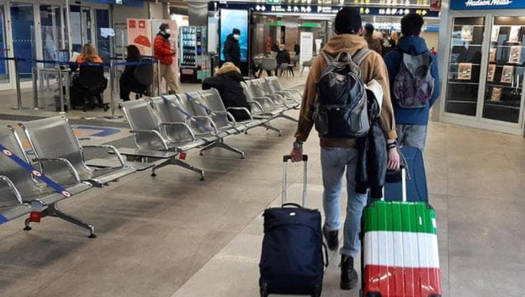 Giovani laureati e nonni pensionati in fuga dalla Sicilia: così l’Isola si spopola
