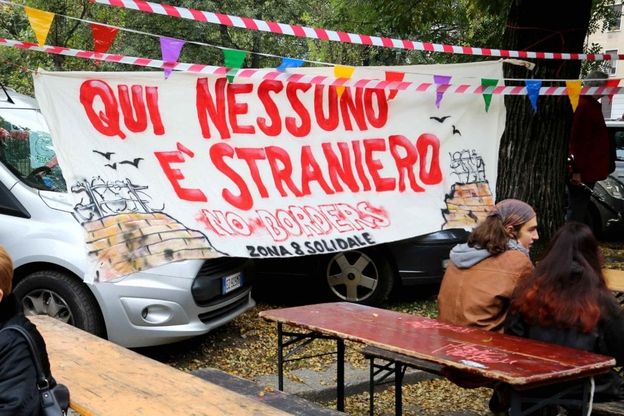 Profughi, a Milano il quartiere fa festa. Cibo, musica e teatro: "Sì all'accoglienza"