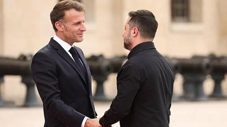 La mano tesa di Macron a Zelensky: “Pronti a inviare gli intercettori”