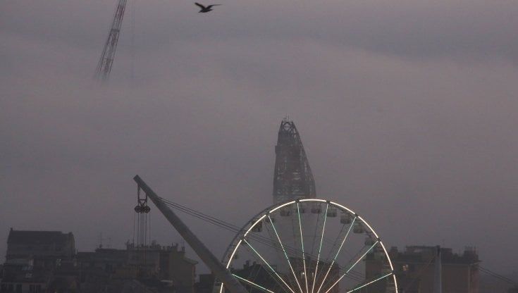 Genova, ecco cosa è la caligo, la nebbia che ha ricoperto il capoluogo ligure