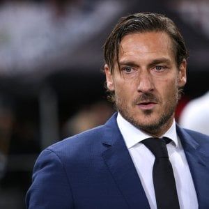 Totti, nubi sempre più scure: entro lunedì una decisione. Pallotta: "Si prenda il tempo che gli serve"