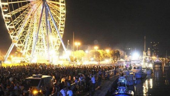 Ottanta dj e cento pescatori: benvenuti alla Molo Street Parade di Rimini